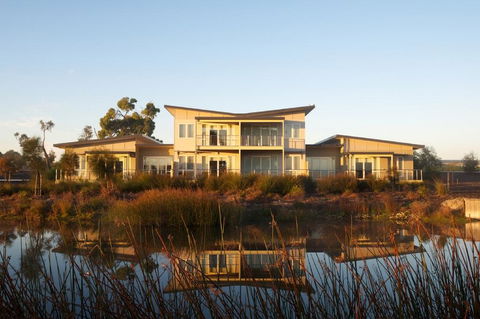 Broadbeach Inverloch Resort - Inverell Accommodation 0