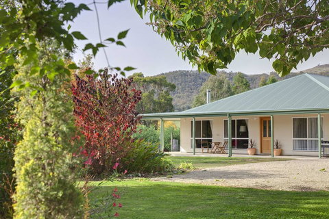Brookfield Guest House - Inverell Accommodation 0