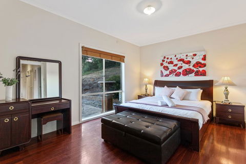 Bulla Hill Villas - Melbourne Airport - Inverell Accommodation 3