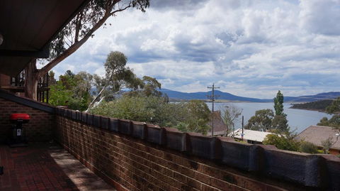 Bundilla 3 - Lake Views From The Balcony - Inverell Accommodation 0
