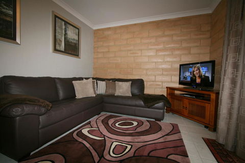 Burramys 4/1 Kirwan Close - Inverell Accommodation 0