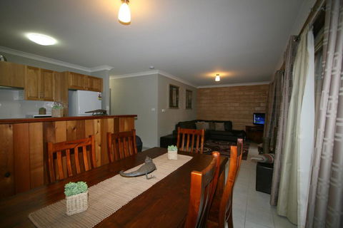Burramys 4/1 Kirwan Close - Inverell Accommodation 2