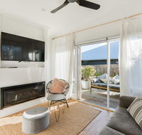 By The Seaside - Inverell Accommodation