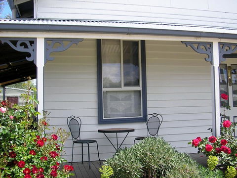 C & A's Cottage - Inverell Accommodation 2