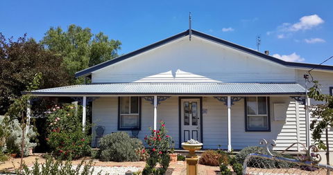 C & A's Cottage - Inverell Accommodation 1