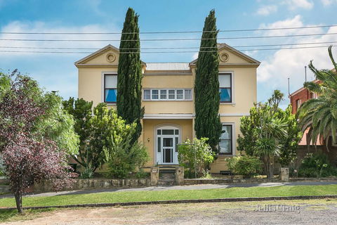 Campbell House - Inverell Accommodation 0