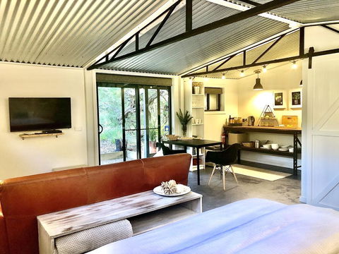 Capri Beach - Couples Retreat - Inverell Accommodation 0