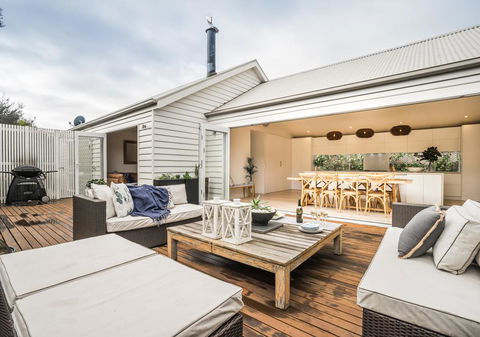 Capri House - Inverell Accommodation 0