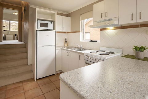 Cascades 18/3 Kurrajong Street - Inverell Accommodation 1