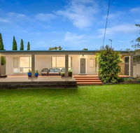 Casual Beachin It Family Getaway- with Bungalow on Beachfront - Inverell Accommodation
