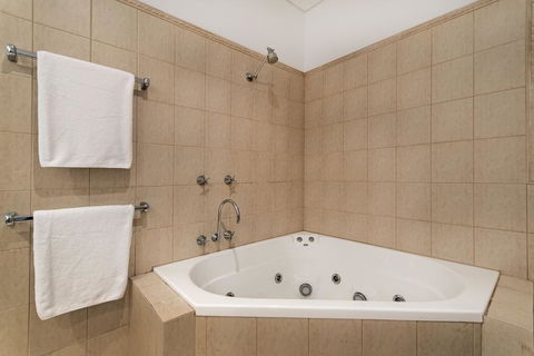 Catalina - Port Douglas - Inverell Accommodation 1