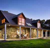 Cedar and Stone - Inverell Accommodation