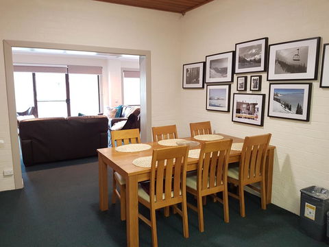 Cedarwood Apartments - Inverell Accommodation 0