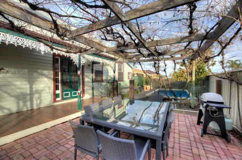 Central Charm - Inverell Accommodation 0