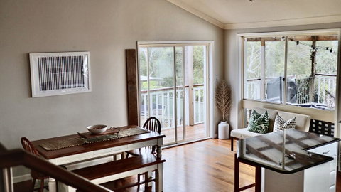Central Coast Getaway 4B Family Holiday Home - Inverell Accommodation 2