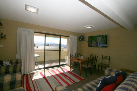 Central Park 10/1 Snowy River Avenue - Inverell Accommodation 0