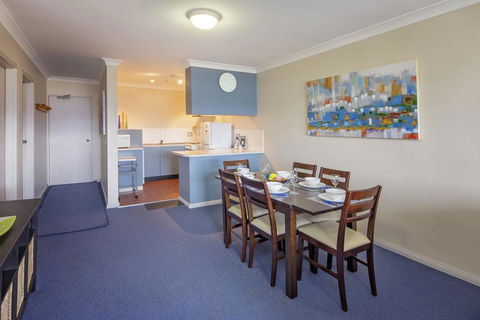 Central Park 7 - The Convenience Of Location & The Warmth Of Comfortable Living - Inverell Accommodation 0