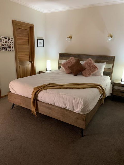 Chateau N'Ville - Inverell Accommodation 3