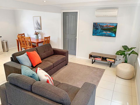 City Center - Modern 2-Bedroom Apartment - Inverell Accommodation 0