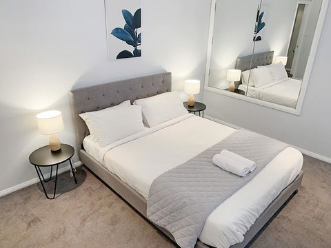 City Center - Modern 2-Bedroom Apartment - Inverell Accommodation 2