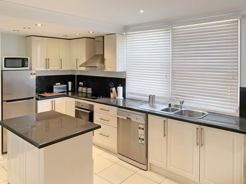 City Center - Modern 2-Bedroom Apartment - Inverell Accommodation 3
