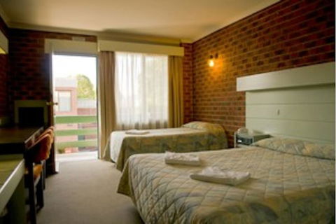 Classic Twin-bed Room 1 In Oakleigh - Inverell Accommodation 2