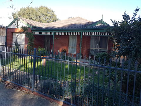 Cobram Cottage - Inverell Accommodation 0
