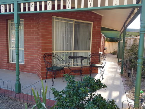 Cobram Cottage - Inverell Accommodation 1