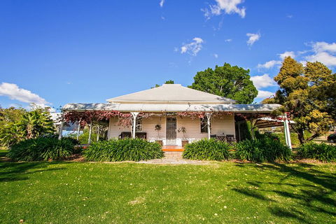 Cockfighters Ghost Vineyard Accommodation - Inverell Accommodation 1