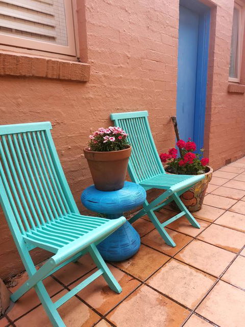 Colourful Creative Artist House Glen Waverley - Inverell Accommodation 3