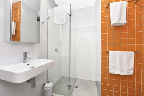 Contemporary Brand New Central Located Studio - Inverell Accommodation 2