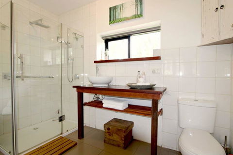 Corinella - Inverell Accommodation 1