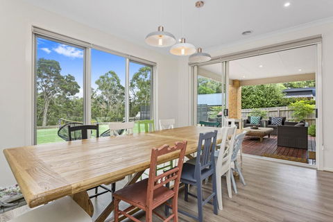 CORYMBIA - MOUNT MARTHA - Inverell Accommodation 2