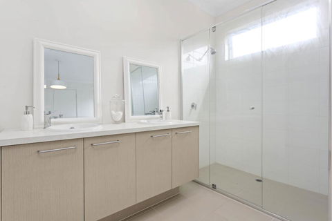 CORYMBIA - MOUNT MARTHA - Inverell Accommodation 0