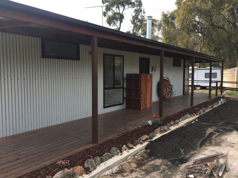 Country Cabin With Mountain Views Close To Ballarat - Inverell Accommodation 3