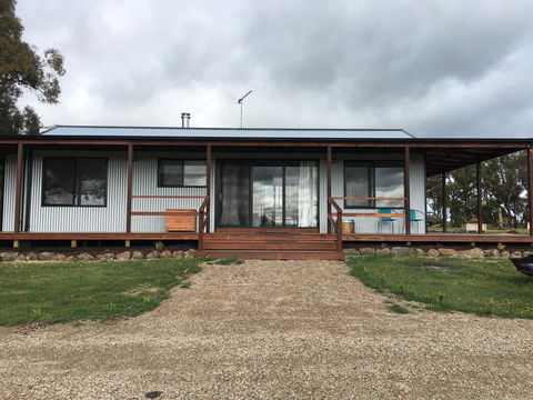 Country Cabin With Mountain Views Close To Ballarat - Inverell Accommodation 1