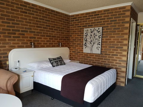 Cousins Motor Inn - Inverell Accommodation 2