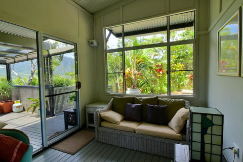 Cow Bay Hilltop Escape - Inverell Accommodation 1