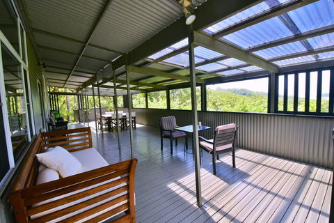 Cow Bay Hilltop Escape - Inverell Accommodation 3