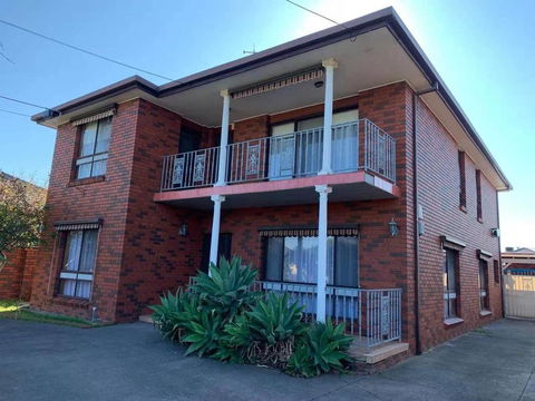 Cozy Ensuite Master Bedroom In Bentleigh East - Inverell Accommodation 0
