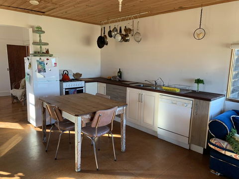 Creative 3D Sculpture Share - Inverell Accommodation 2
