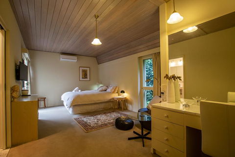 Cygnet, Studio On Sturt - Inverell Accommodation 2