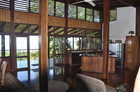 Daintree Oceanview Retreat - Holiday Home - Inverell Accommodation 2