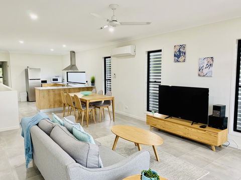 DAYDREAMING Airlie Beach, Water Views & Only 200m To Boardwalk. - Inverell Accommodation 0