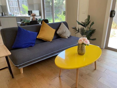 Delicate And Peaceful Bundoora Townhouse 7 - Inverell Accommodation 0
