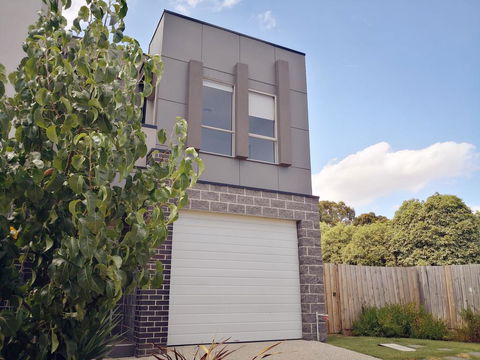 Delicate And Peaceful Bundoora Townhouse 7-R4 - Inverell Accommodation 0