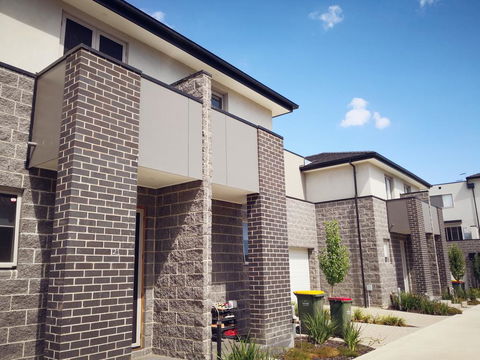 Delicate And Peaceful Bundoora Townhouse 7-R4 - Inverell Accommodation 1