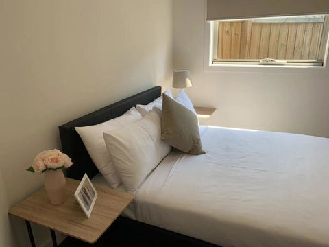Delicate And Peaceful Bundoora Townhouse 7-R4 - Inverell Accommodation 3