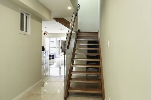 Design Sydney Home - Inverell Accommodation 2