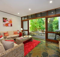 Drifting Port Douglas - Inverell Accommodation